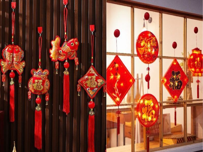 Trang trí văn phòng Tết với đèn lồng