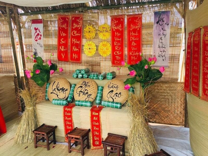 Treo câu đối, tranh Tết