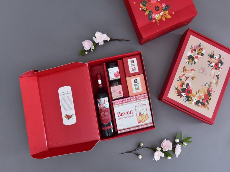 Chất liệu bao bì giấy nâng tầm quà Tết phổ biến