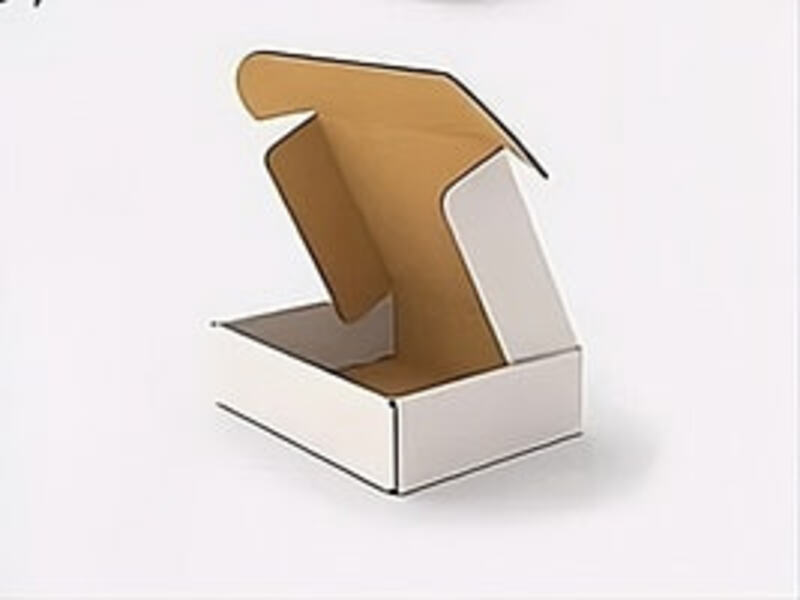 Bước 4: Gấp phần nắp và khóa gài