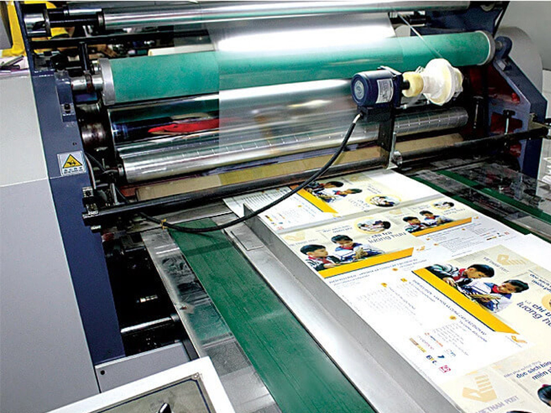 Doanh nghiệp nên xem xét kỹ trước khi lựa chọn giấy cán bóng cho dự án của mình