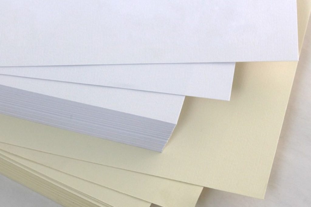 Lựa chọn giấy Kraft và giấy Ivory cho từng loại hộp sản phẩm