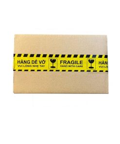 Hình ảnh băng keo hàng dễ vỡ của Hopcartondonghang.com thực tế dán lên thùng carton